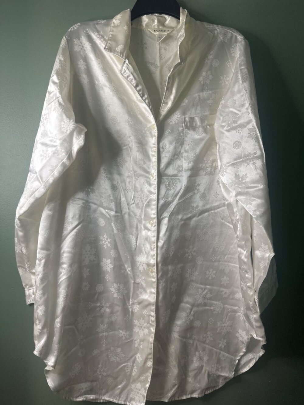 Bali Studio Collection Size L Satin Snowflake Print Cozy Sleepwear Loungewear